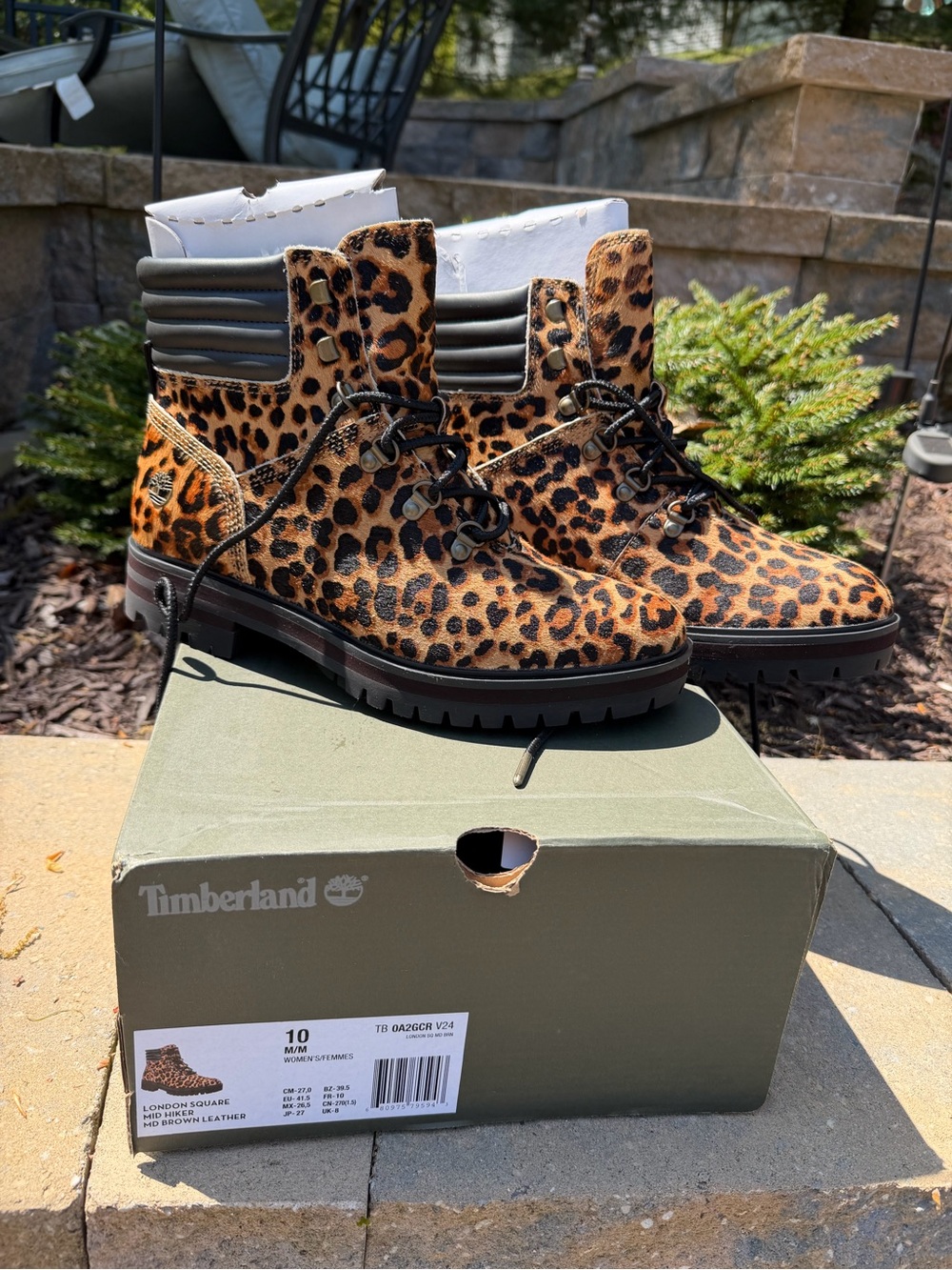 New WomenTimberland Leopard Print Lace-Up Hiking Boots Brown and Black sz 10